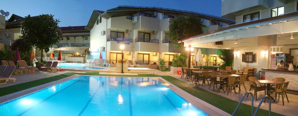 Bonjour Hotel มาร์มาริส ภายนอก รูปภาพ